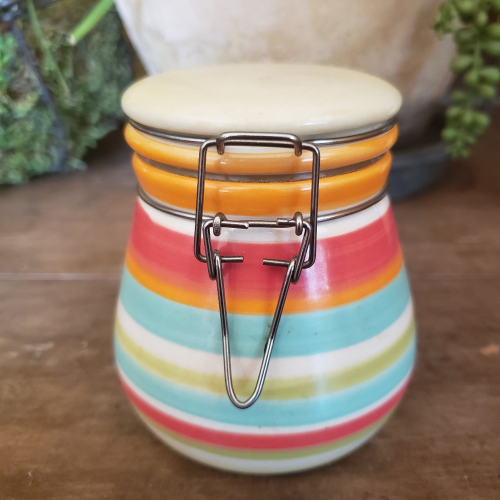 Tight seal container